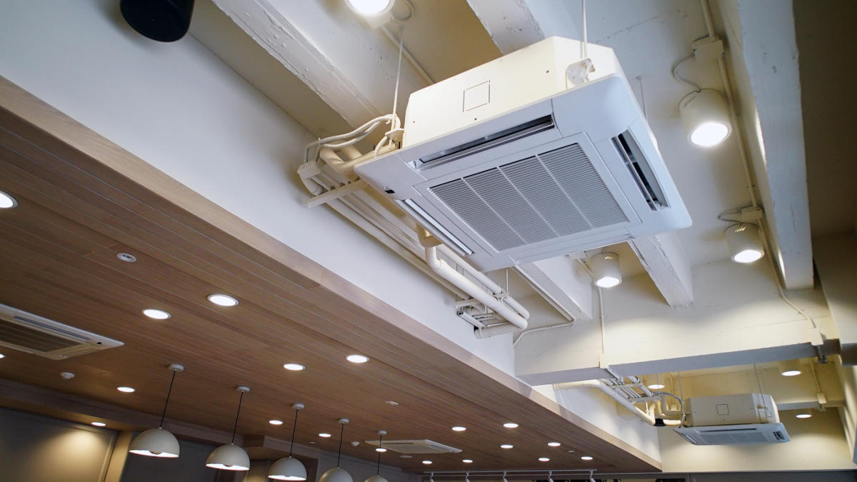 Ceiling air conditioner